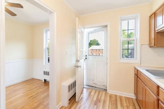 35 Nob Hill Cir in Bridgeport, CT - Building Photo - Building Photo