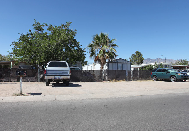 1008 W Roger Rd in Tucson, AZ - Building Photo - Building Photo