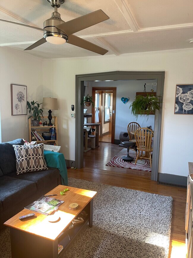 23 W Center St, Unit 3 bedroom in Northampton, MA - Building Photo - Building Photo