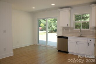 562 W Park Ave in Mooresville, NC - Building Photo - Building Photo