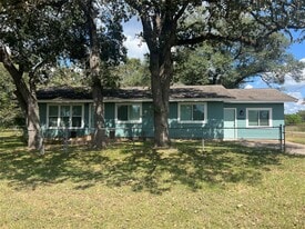 28896 Waller Gladish Rd in Waller, TX - Building Photo