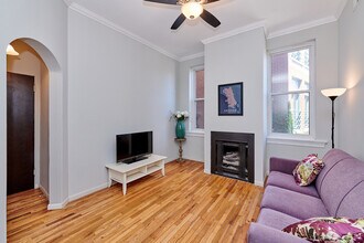2033 N Racine Ave in Chicago, IL - Building Photo - Building Photo