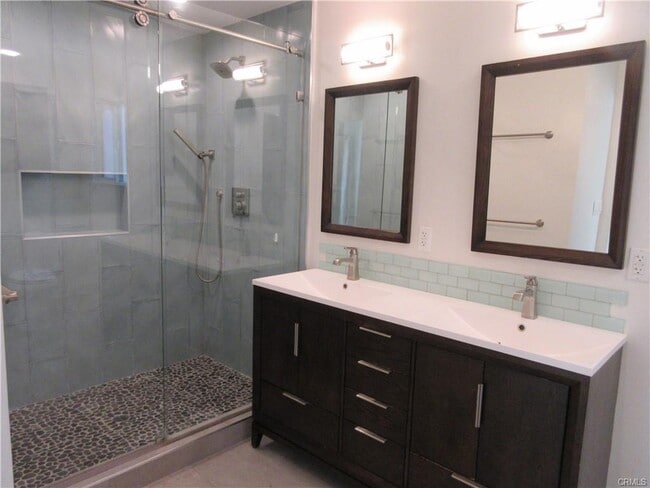 17615 Caprino Pl in Los Angeles, CA - Building Photo - Building Photo