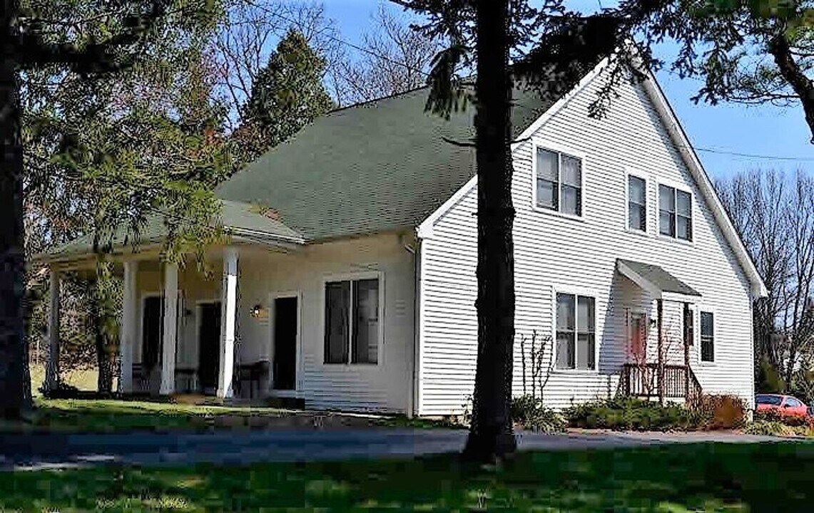 107 Givens Ln in Blacksburg, VA - Building Photo
