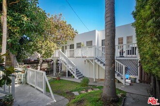 646 Ocean Park Blvd-Unit -C in Santa Monica, CA - Foto de edificio - Building Photo