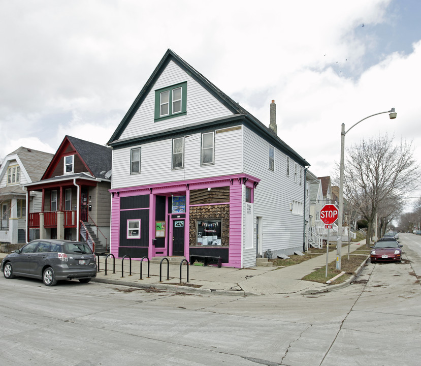 732 E Clarke St in Milwaukee, WI - Foto de edificio