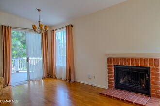 2486 Pleasant Way in Thousand Oaks, CA - Building Photo - Building Photo