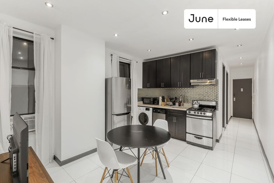 211 W 109th St in New York, NY - Building Photo