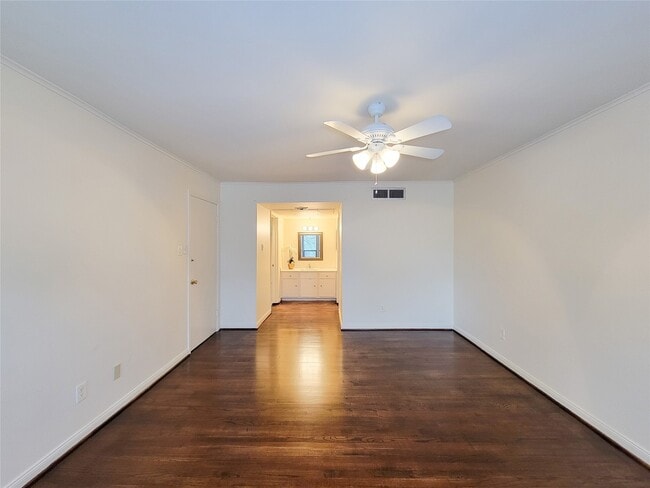 property at 1601 S Shepherd Dr