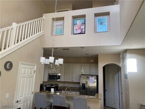 8697 Olinda Way in Ft. Myers, FL - Foto de edificio - Building Photo