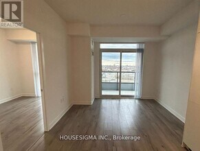 60-1060 Honeycrisp Cres in Vaughan, ON - Building Photo - Building Photo