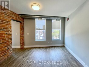 2870-2870 Dundas St W in Toronto, ON - Building Photo - Building Photo