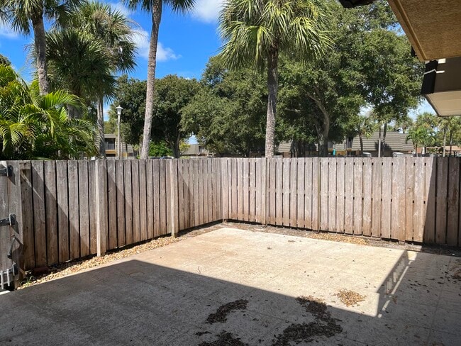 621 6th Way in West Palm Beach, FL - Building Photo - Building Photo