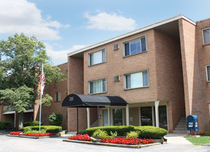 Crown Pointe Apartments in Covington, KY - Foto de edificio - Building Photo