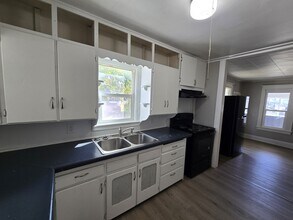 518 Kern St in Waterloo, IA - Building Photo - Building Photo