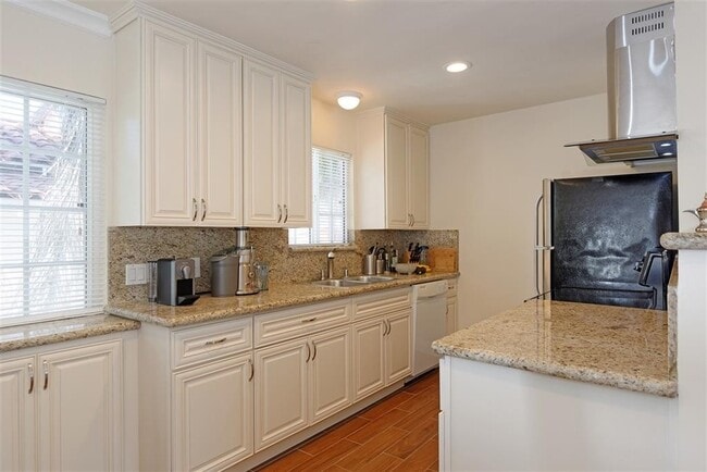 property at 7517 Herschel Ave
