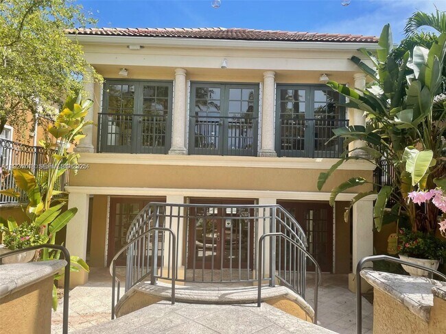 2891 NE 185th St in Aventura, FL - Building Photo - Building Photo