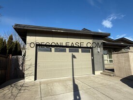 979 Lorella Ave in Eugene, OR - Building Photo