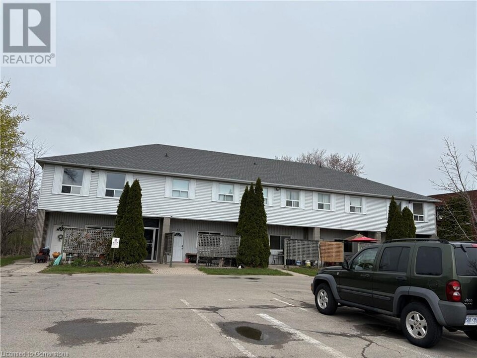 524 Main St W in Grimsby, ON - Building Photo