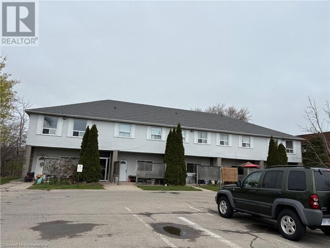 524 Main St W