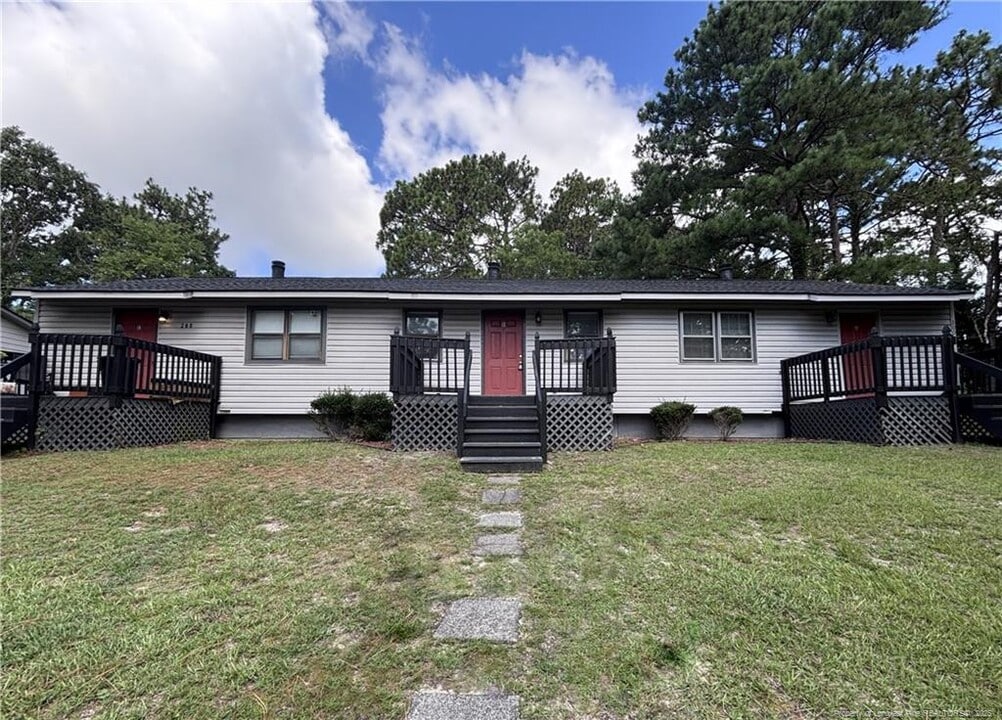 200 Bull Run St in Fayetteville, NC - Foto de edificio