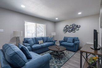 Haven 1600 Apartments in South Houston, TX - Building Photo - Interior Photo