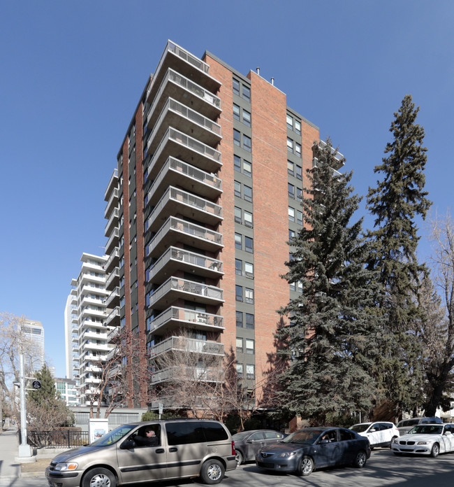 540 14th Ave SW in Calgary, AB - Building Photo - Building Photo