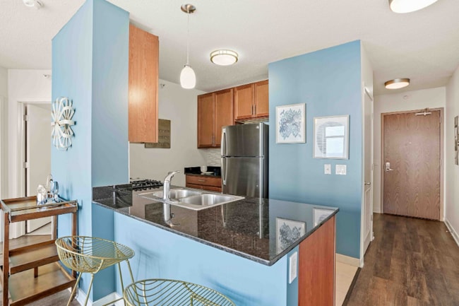 property at 550 W Kinzie St