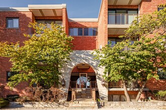 Stonegate Terrace in Elmhurst, IL - Building Photo - Building Photo