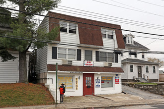 2802 Edgmont Ave in Brookhaven, PA - Building Photo - Building Photo