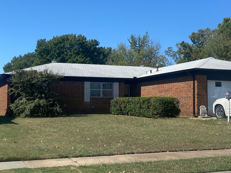 3338 S 126th E Ave in Tulsa, OK - Foto de edificio