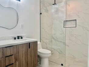 5240 NE 17th Terrace in Fort Lauderdale, FL - Building Photo - Building Photo