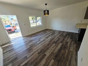 127 NE 184th Terrace in Miami, FL - Building Photo - Building Photo