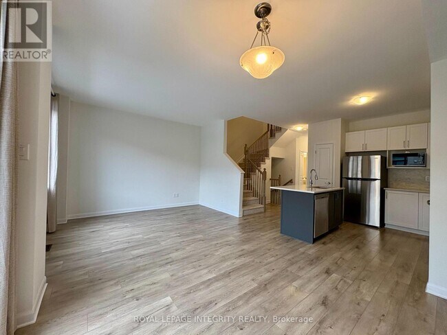 527 Winterset Rd in Ottawa, ON - Building Photo - Building Photo