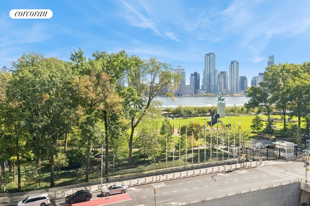 845 United Nations Plaza in New York, NY - Building Photo