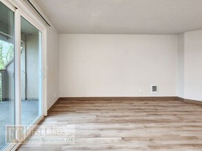 10066 SW Garrett St in Portland, OR - Building Photo - Building Photo