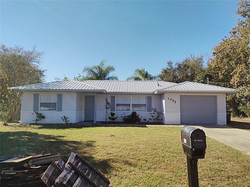 1055 S Cooper Dr in Deltona, FL - Building Photo