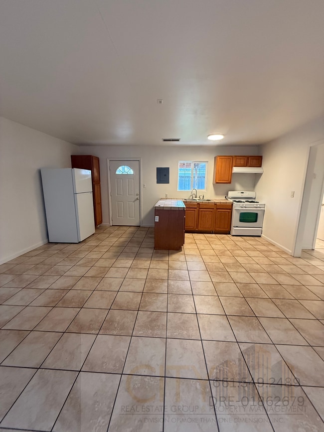 2814 16th St in Bakersfield, CA - Building Photo - Building Photo