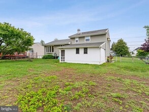 11 Sycamore Dr in Burlington, NJ - Building Photo - Building Photo