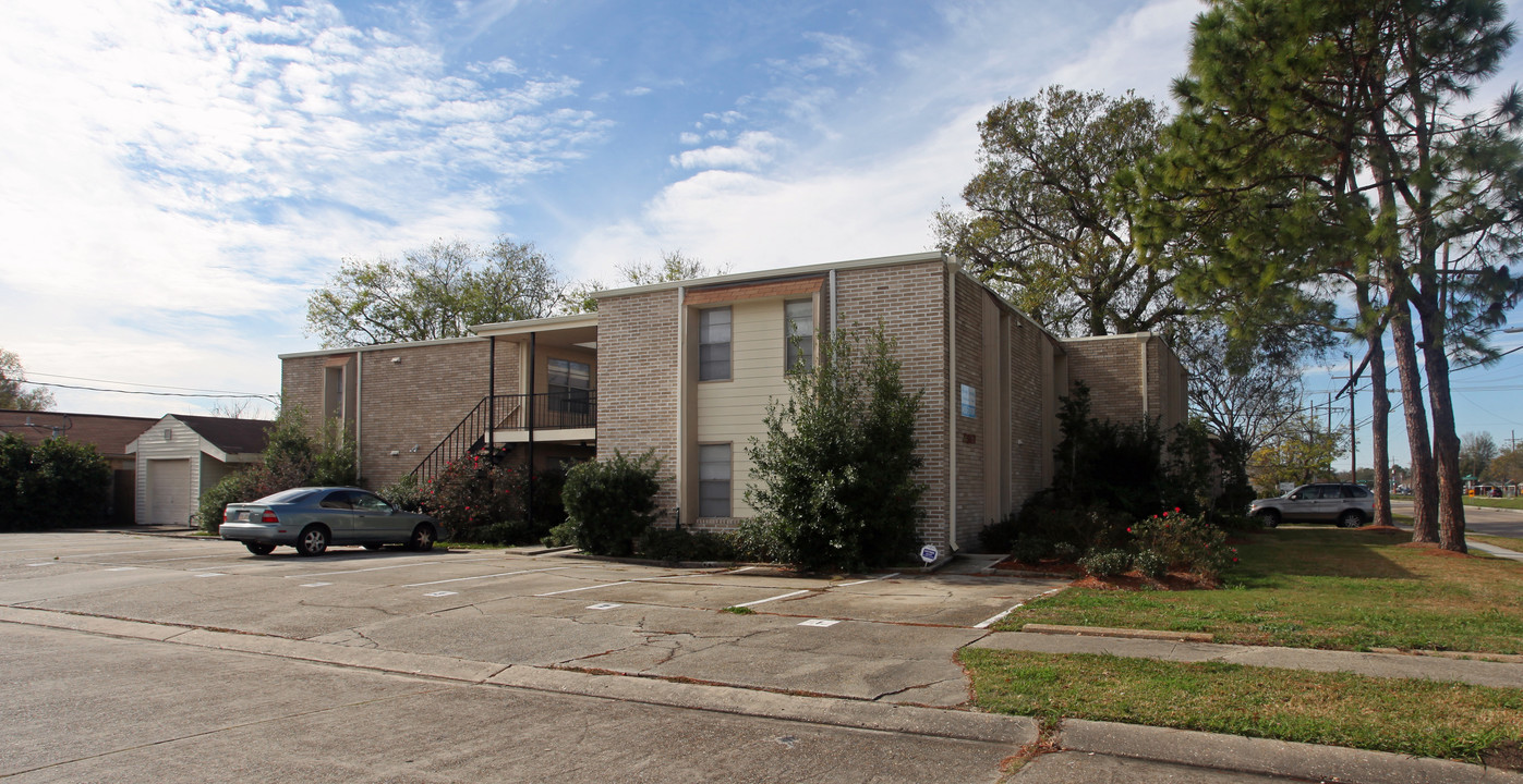 2317 W Metairie Ave in Kenner, LA - Foto de edificio