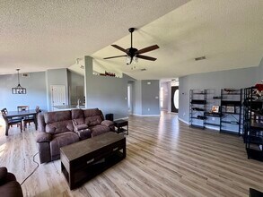 10033 Parker Lake Cir in Navarre, FL - Building Photo - Building Photo