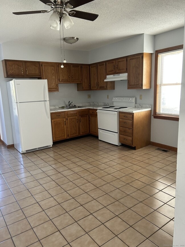 176 N Cherry St in Wallingford, CT - Building Photo - Building Photo