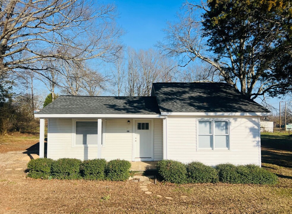 131 College St in Reidville, SC - Building Photo