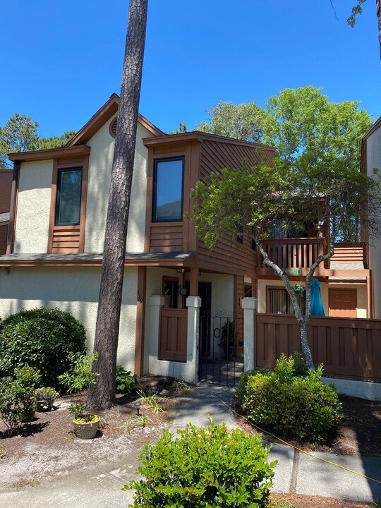 617 13th Ave S in Surfside Beach, SC - Foto de edificio