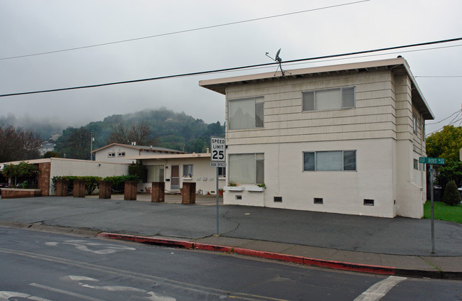 360-361 Du Bois St in San Rafael, CA - Foto de edificio - Building Photo