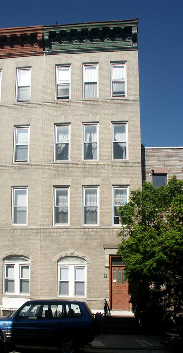 38 Newell St in Brooklyn, NY - Foto de edificio