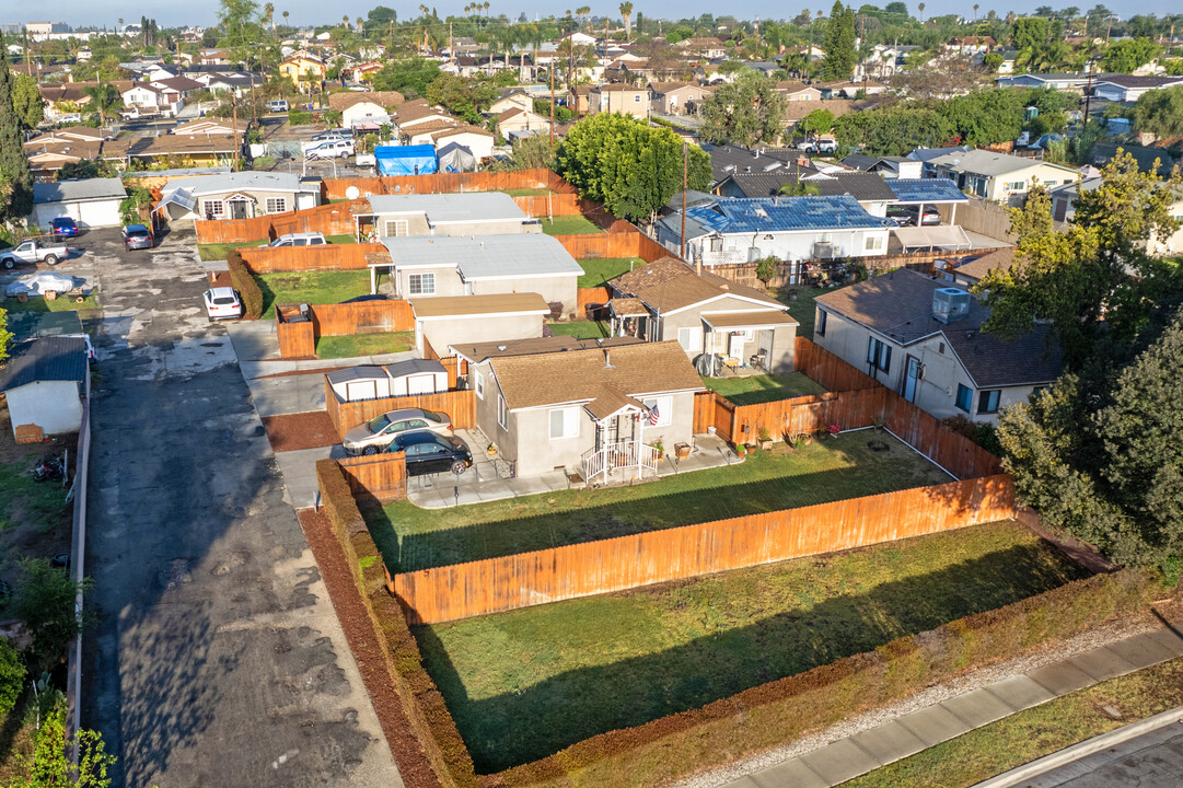 12211 Inez St in Whittier, CA - Foto de edificio