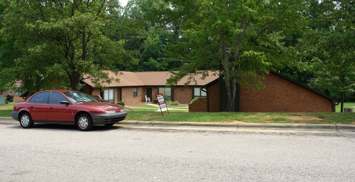 6708 Magnolia Ct in Raleigh, NC - Building Photo