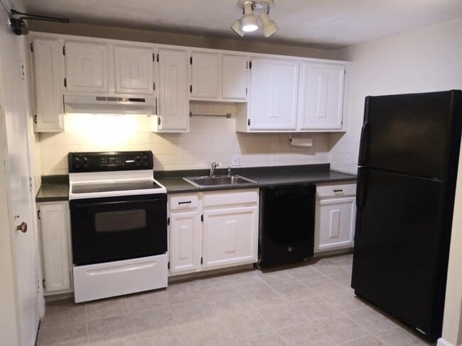 11 Davis Rd in Acton, MA - Building Photo - Building Photo