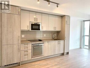 77 Mutual St in Toronto, ON - Building Photo - Building Photo